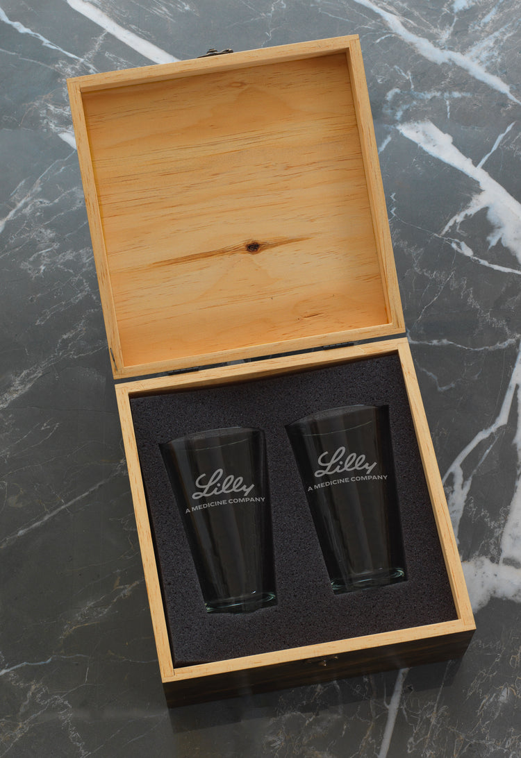 Manhattan 2-Piece Pint Glass Set in Engraved Box